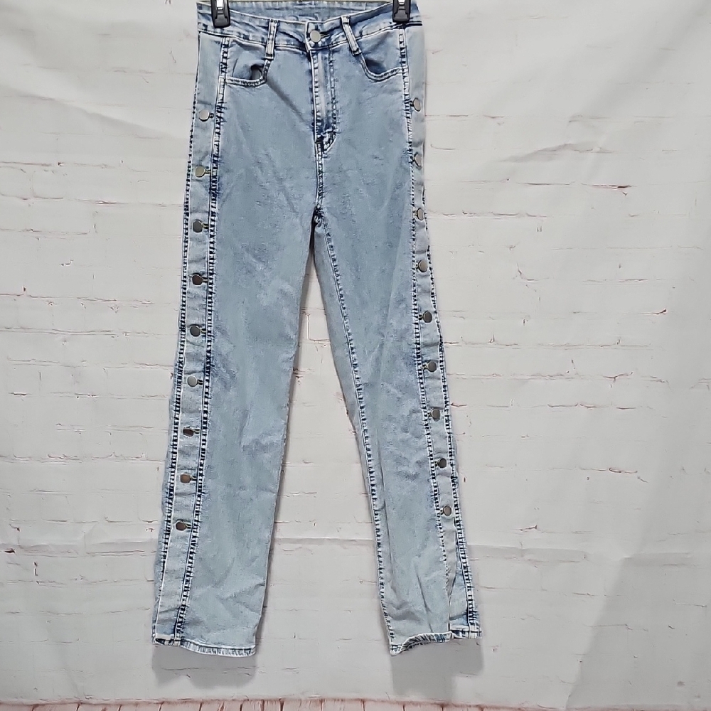 4/$20 SHEIN Light Blue Straight Leg Jeans with Button Detail